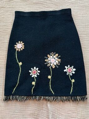 Wool embroidered skirt